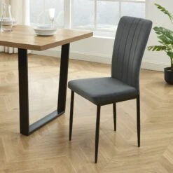 Ensemble Repas FELIX Effet Chêne Et Velours Gris 4 Chaises -Maison Jardin Élégance ensemble repas felix effet chene et velours gris 4 chaises 2