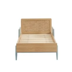 Lit Enfant PABLO Bleu Et Cannage Rotin 70x140 Sommier Inclus 13 Lit Enfant PABLO Bleu Et Cannage Rotin 70x140 Sommier Inclus -Maison Jardin Élégance lit enfant pablo bleu et cannage rotin 70x140 sommier inclus 5