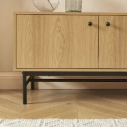 Meuble Tv JAMES Effet Chêne Pieds Métal Noir 150cm 12 Meuble Tv JAMES Effet Chêne Pieds Métal Noir 150cm -Maison Jardin Élégance meuble tv james effet chene pieds metal noir 3